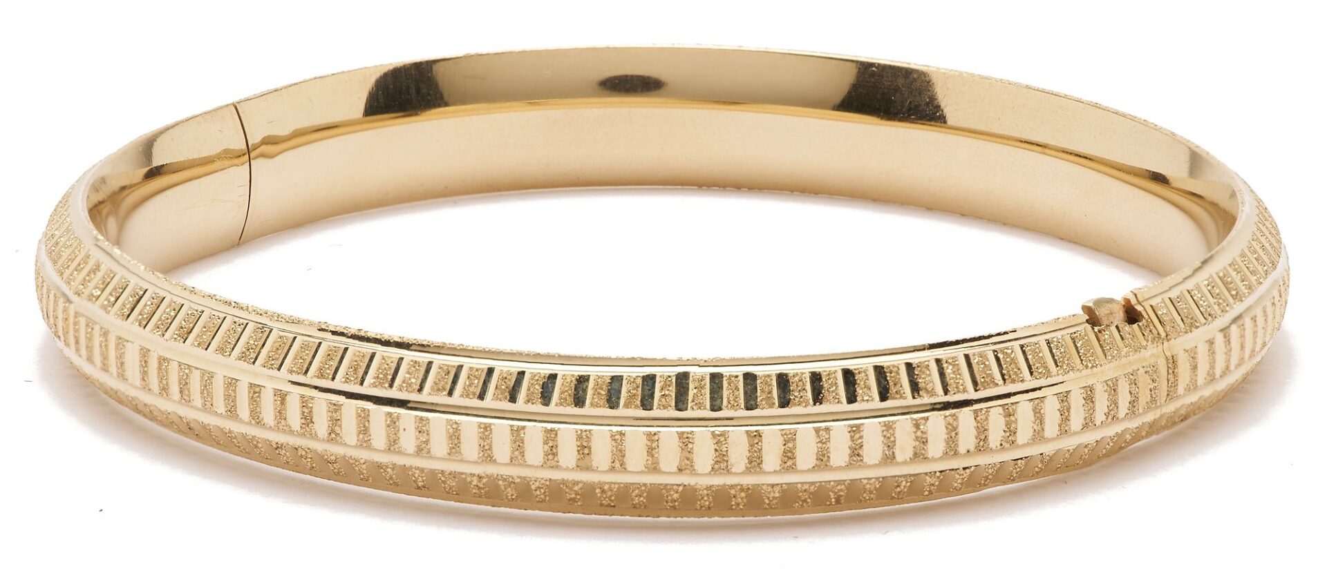 Lot 1028: 14K Gold Diamond Cut Bangle Bracelet