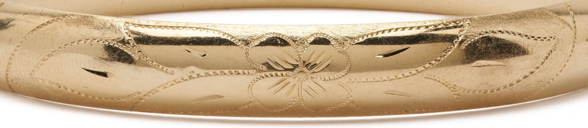 Lot 1112: 14K Gold Bangle Bracelet w/ Floral Design