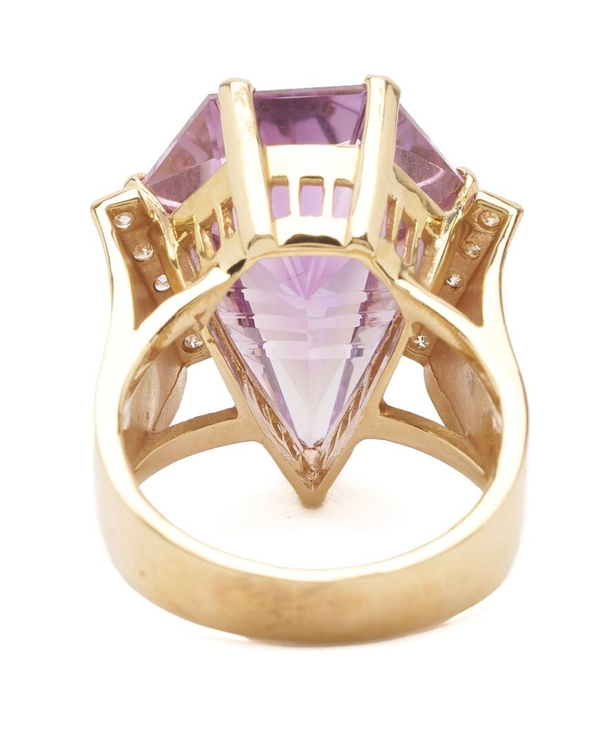 Lot 1125: 14K Gold Amethyst & Diamond Ring