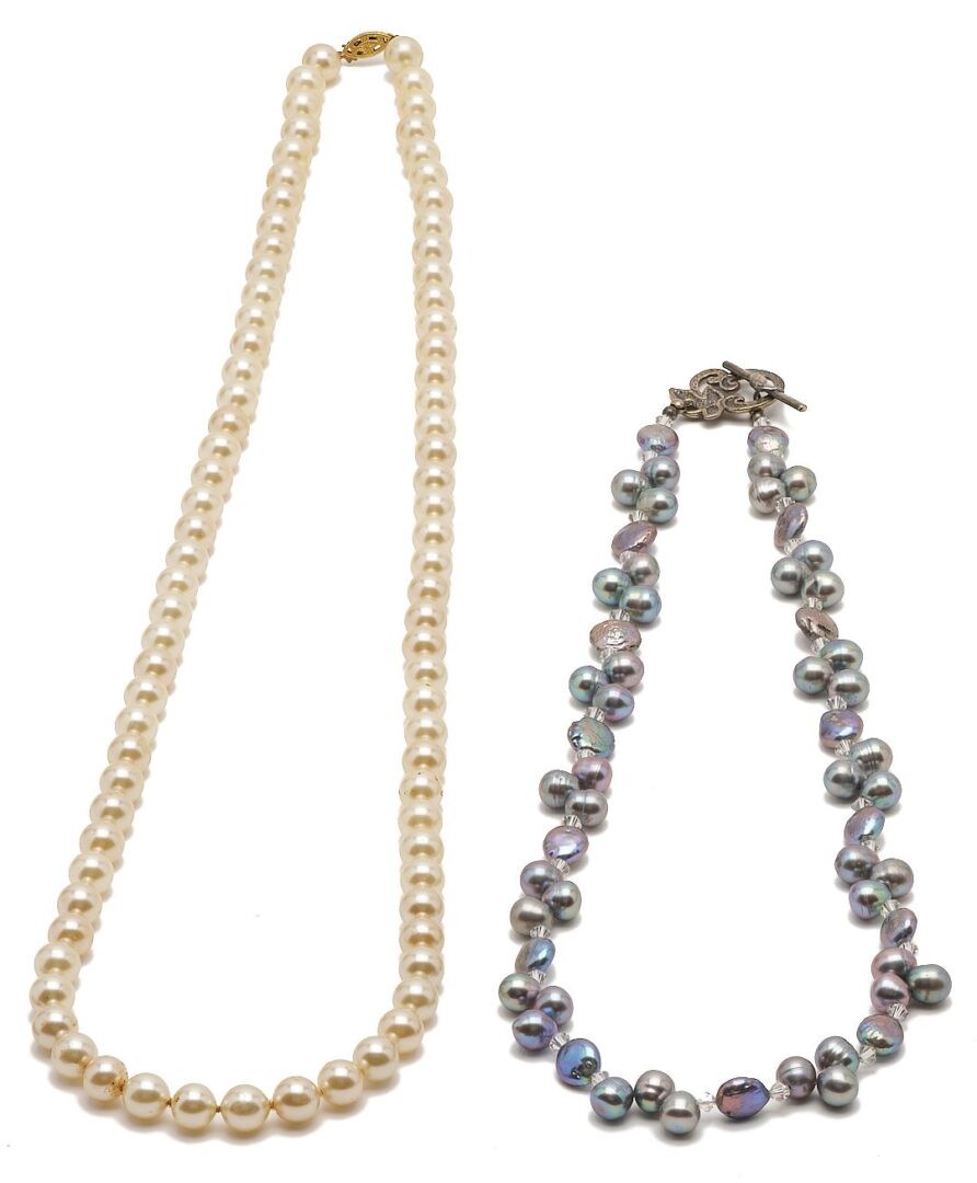Lot 1127: 5 Pearl Necklaces & 1 Pr. of Pearl Earrings