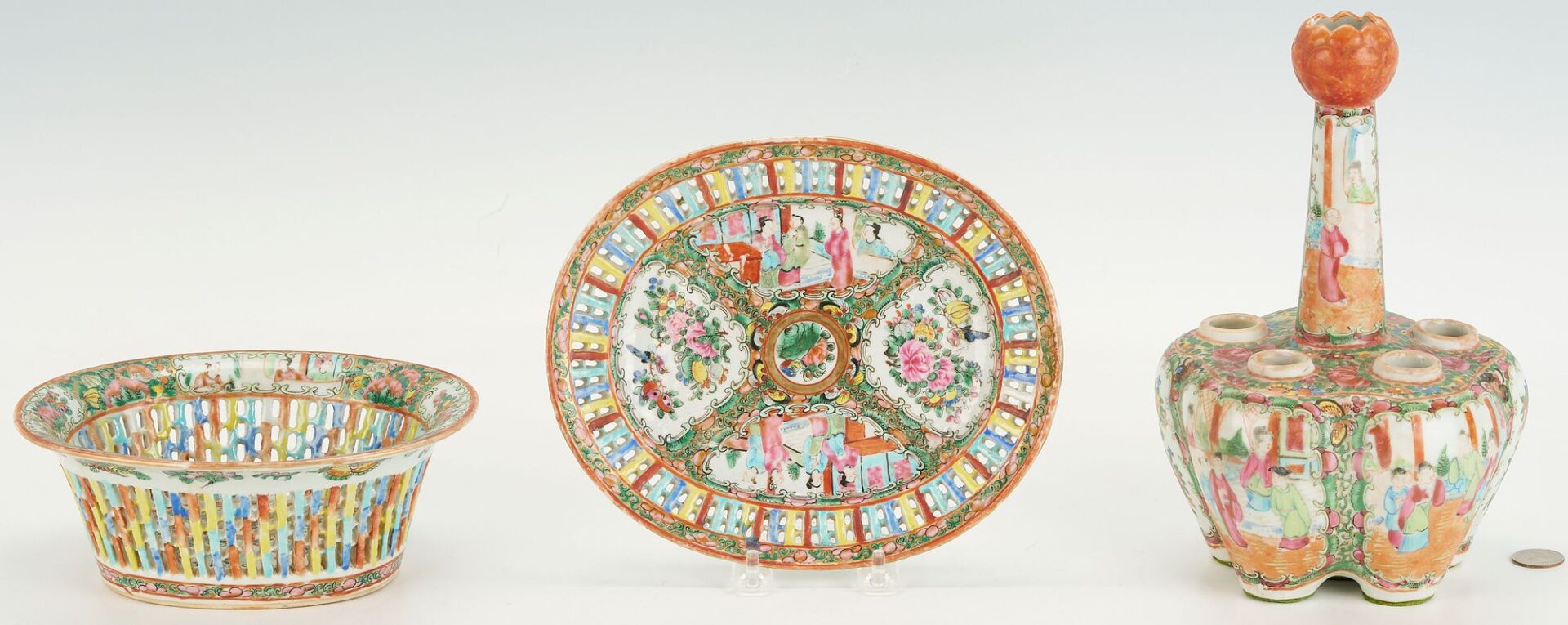 Lot 18: Chinese Export Porcelain Bulb Vase & Chestnut Basket with Underplate