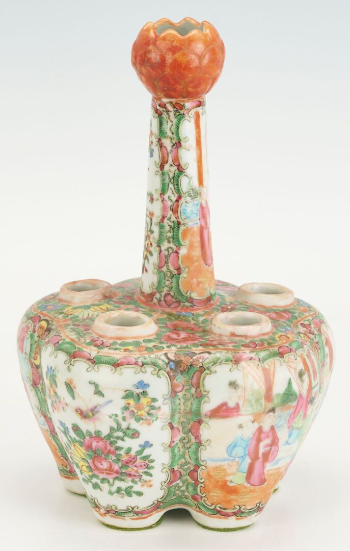 Lot 18: Chinese Export Porcelain Bulb Vase & Chestnut Basket with Underplate