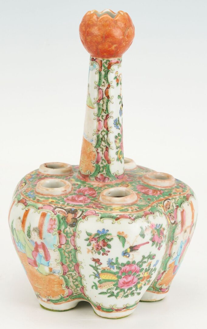 Lot 18: Chinese Export Porcelain Bulb Vase & Chestnut Basket with Underplate