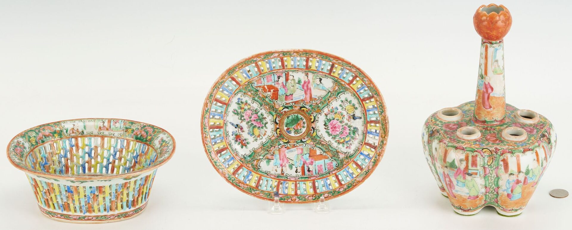 Lot 18: Chinese Export Porcelain Bulb Vase & Chestnut Basket with Underplate