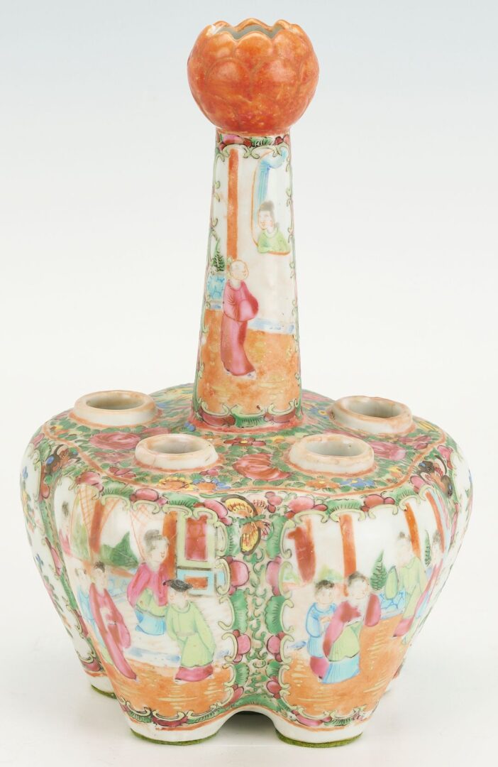 Lot 18: Chinese Export Porcelain Bulb Vase & Chestnut Basket with Underplate