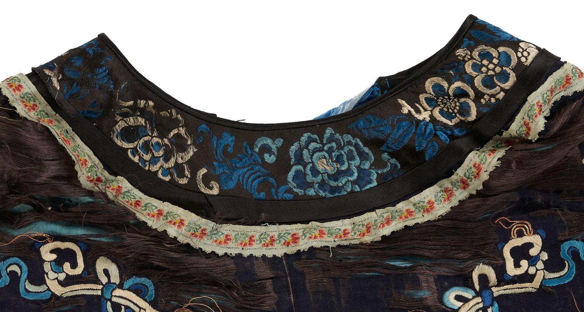 Lot 21: 6 Silk Embroidered Textiles incl. Rank Badge