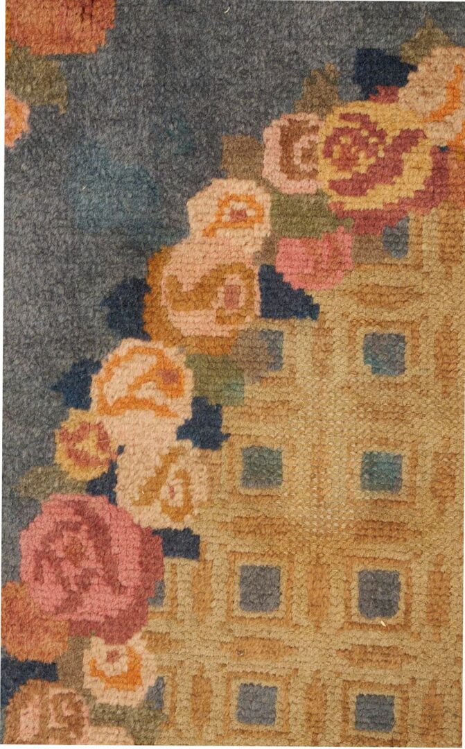 Lot 235: Antique French Savonnerie Carpet, 9′ x 7′