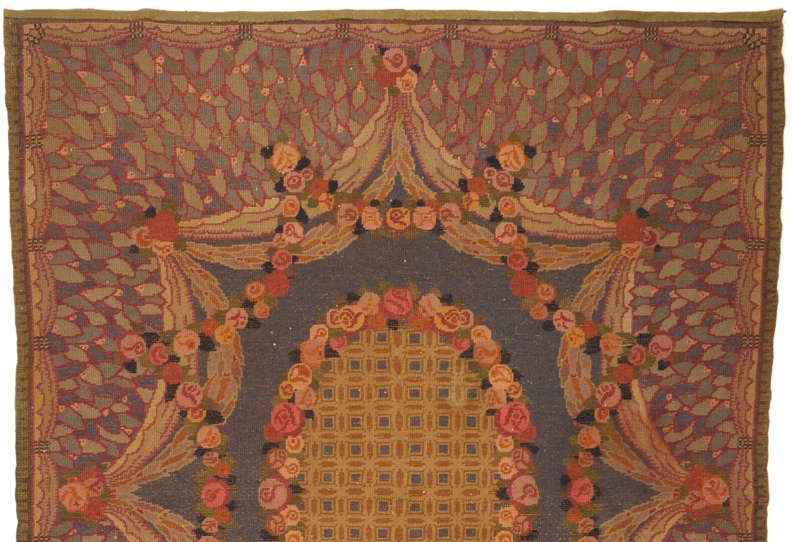 Lot 235: Antique French Savonnerie Carpet, 9′ x 7′