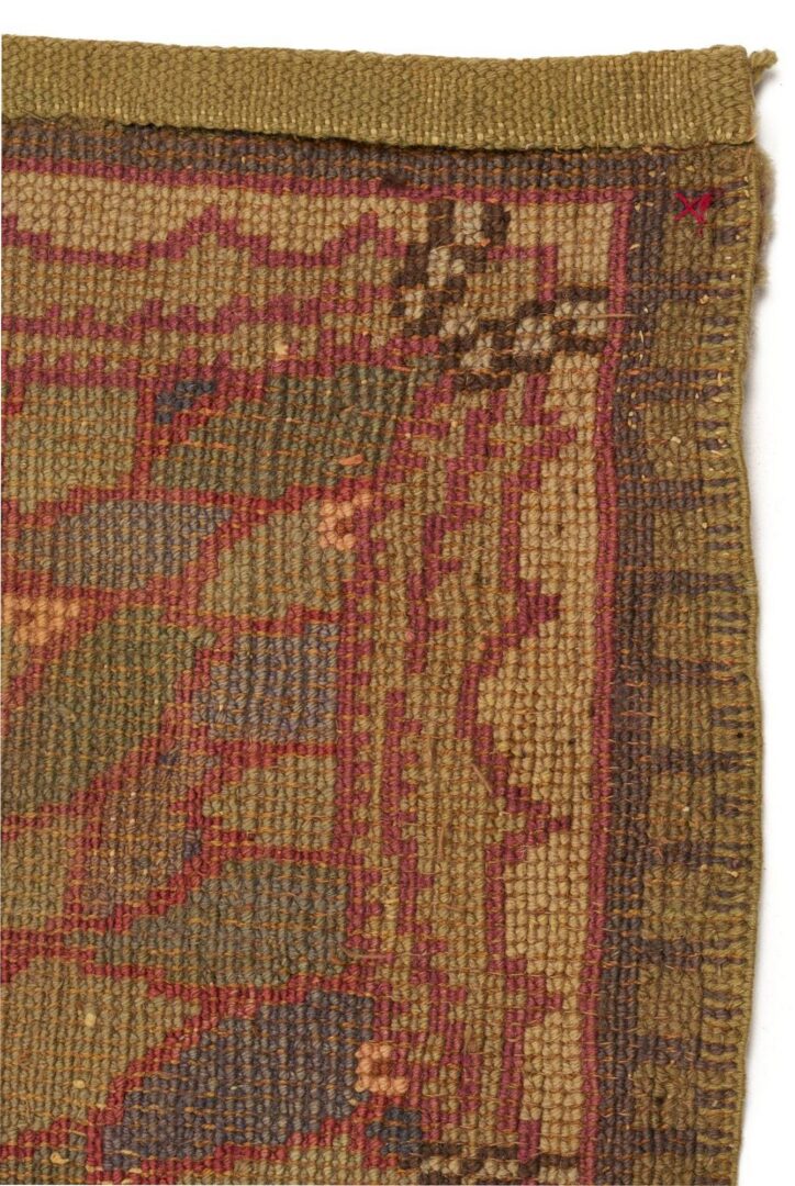 Lot 235: Antique French Savonnerie Carpet, 9′ x 7′