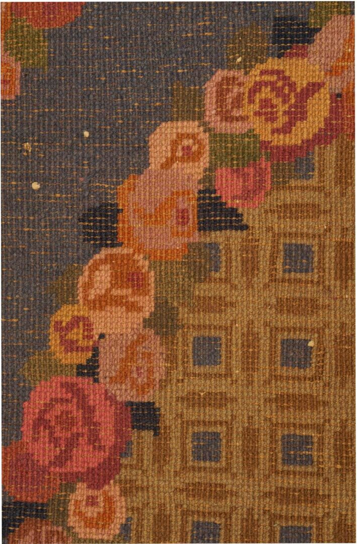 Lot 235: Antique French Savonnerie Carpet, 9′ x 7′