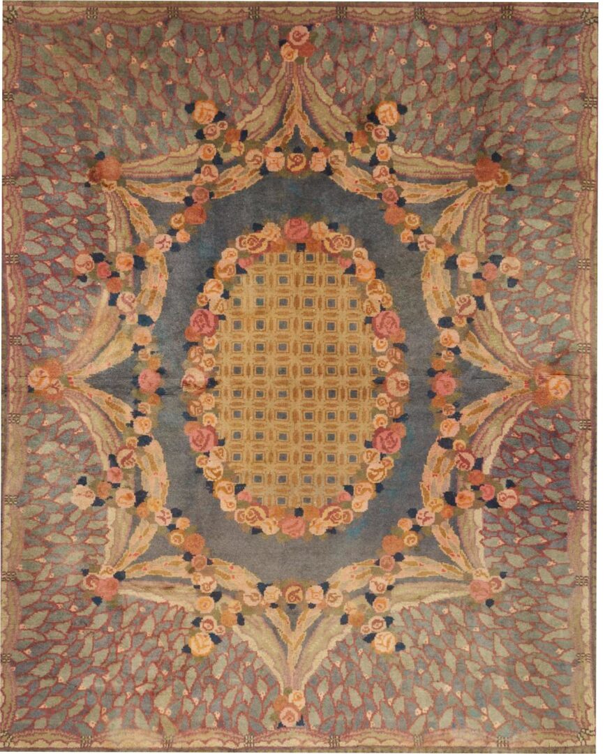 Lot 235: Antique French Savonnerie Carpet, 9′ x 7′