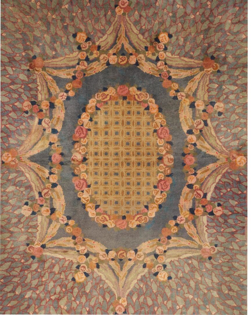 Lot 235: Antique French Savonnerie Carpet, 9′ x 7′