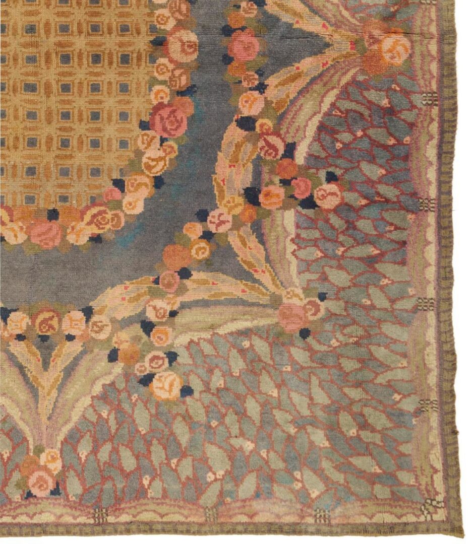Lot 235: Antique French Savonnerie Carpet, 9′ x 7′