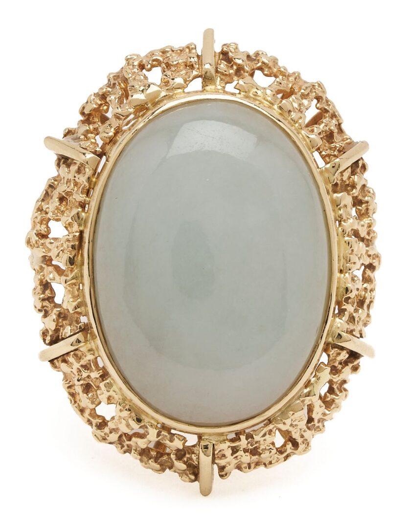 Lot 23: 18K Yellow Gold & White Jade Ring