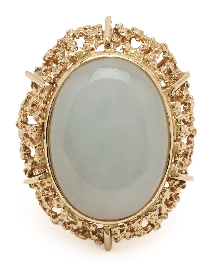 Lot 23: 18K Yellow Gold & White Jade Ring