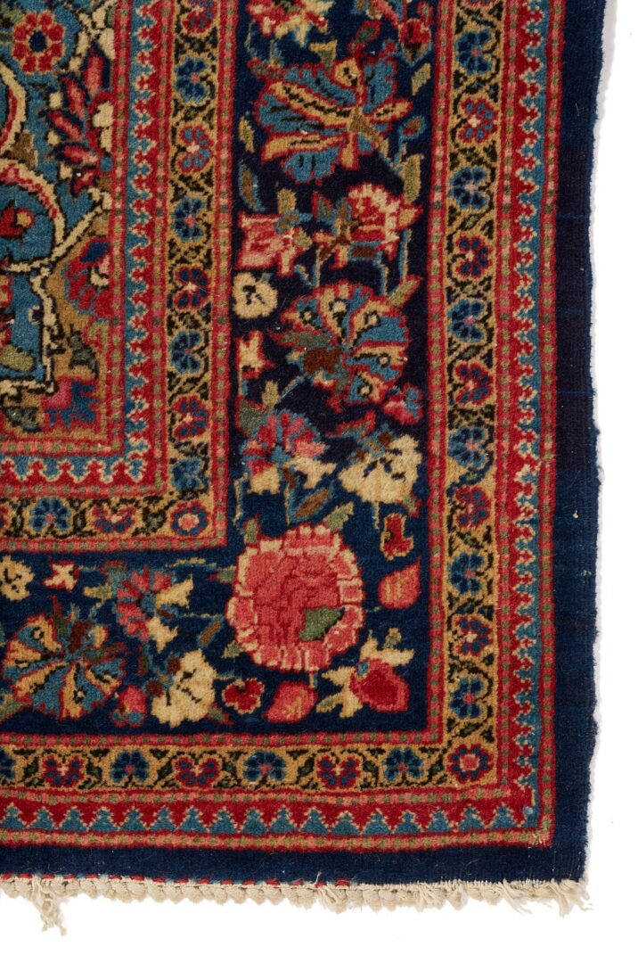 Lot 252: Persian Kashan Medallion Rug, 5 ft x 3.5 ft