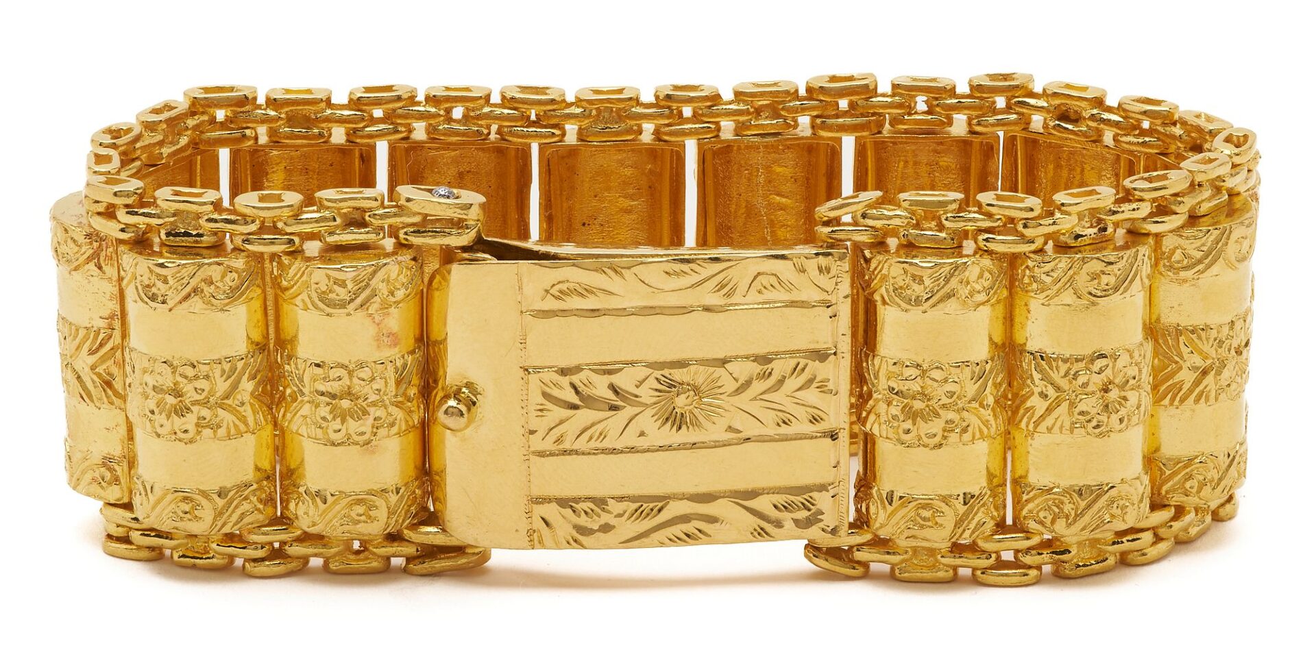 Lot 29: 22K Wide Gold Link Bracelet