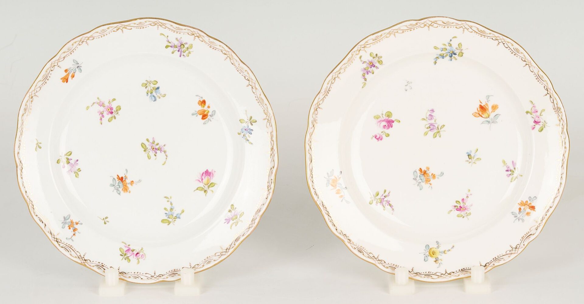 Lot 344: Meissen Scattered Flowers Pattern Porcelain Dinnerware