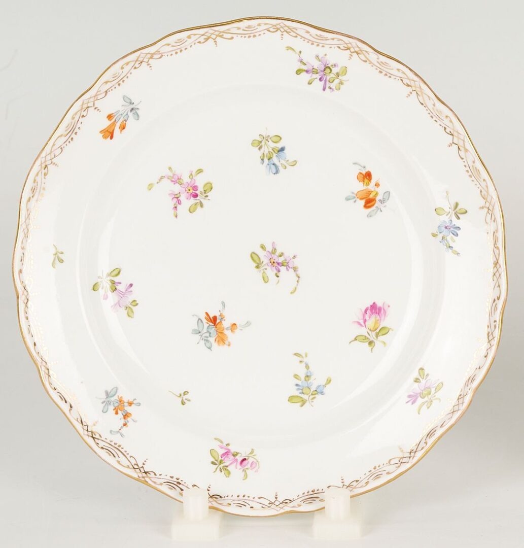 Lot 344: Meissen Scattered Flowers Pattern Porcelain Dinnerware