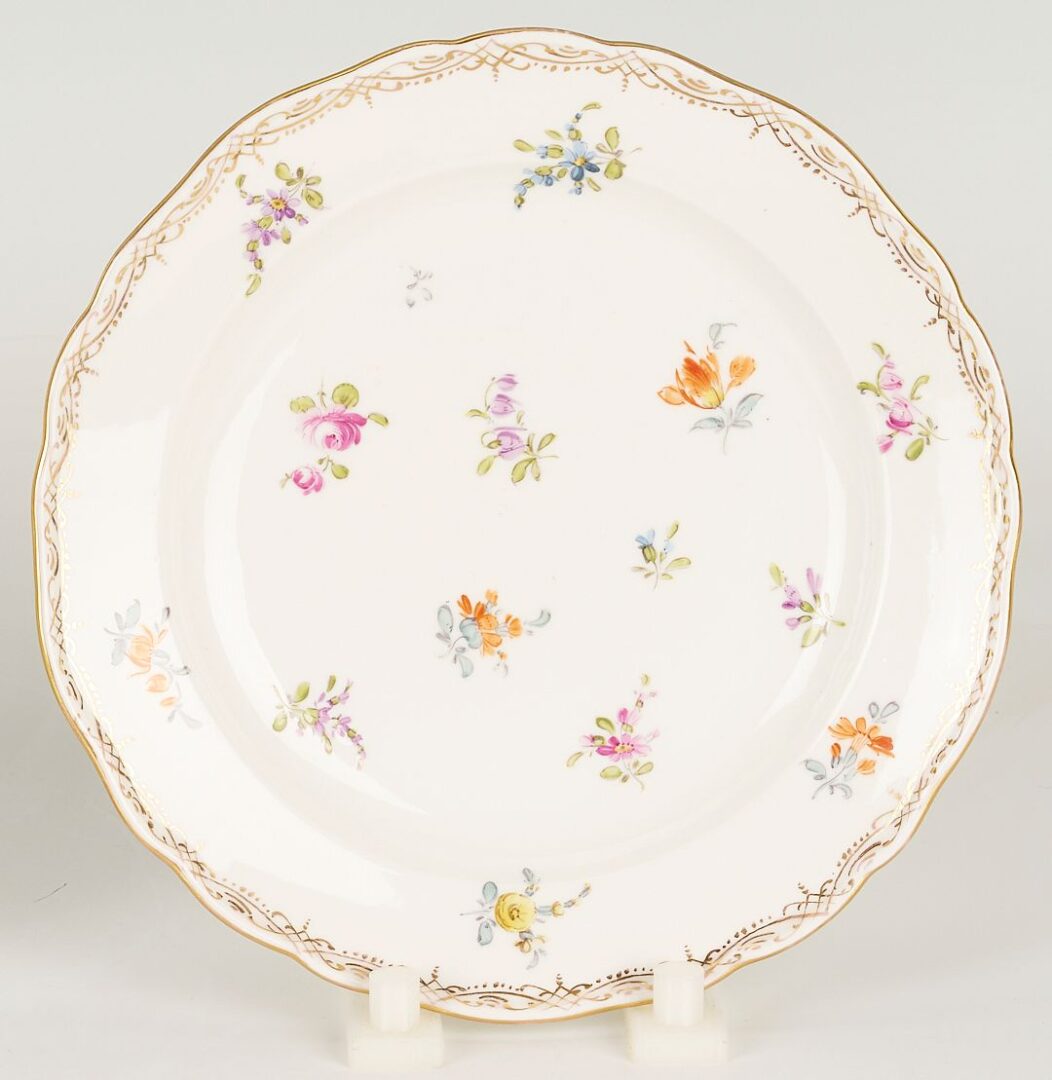 Lot 344: Meissen Scattered Flowers Pattern Porcelain Dinnerware