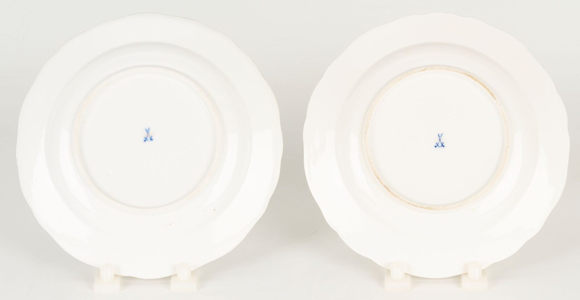 Lot 344: Meissen Scattered Flowers Pattern Porcelain Dinnerware