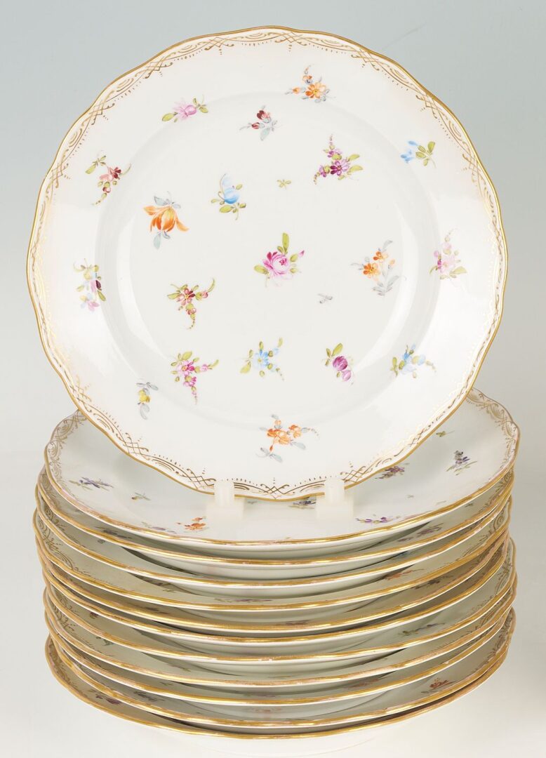 Lot 344: Meissen Scattered Flowers Pattern Porcelain Dinnerware