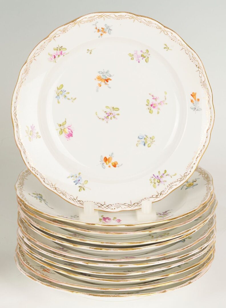 Lot 344: Meissen Scattered Flowers Pattern Porcelain Dinnerware