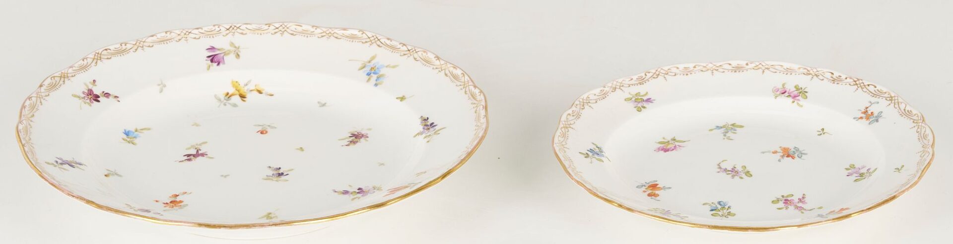 Lot 344: Meissen Scattered Flowers Pattern Porcelain Dinnerware