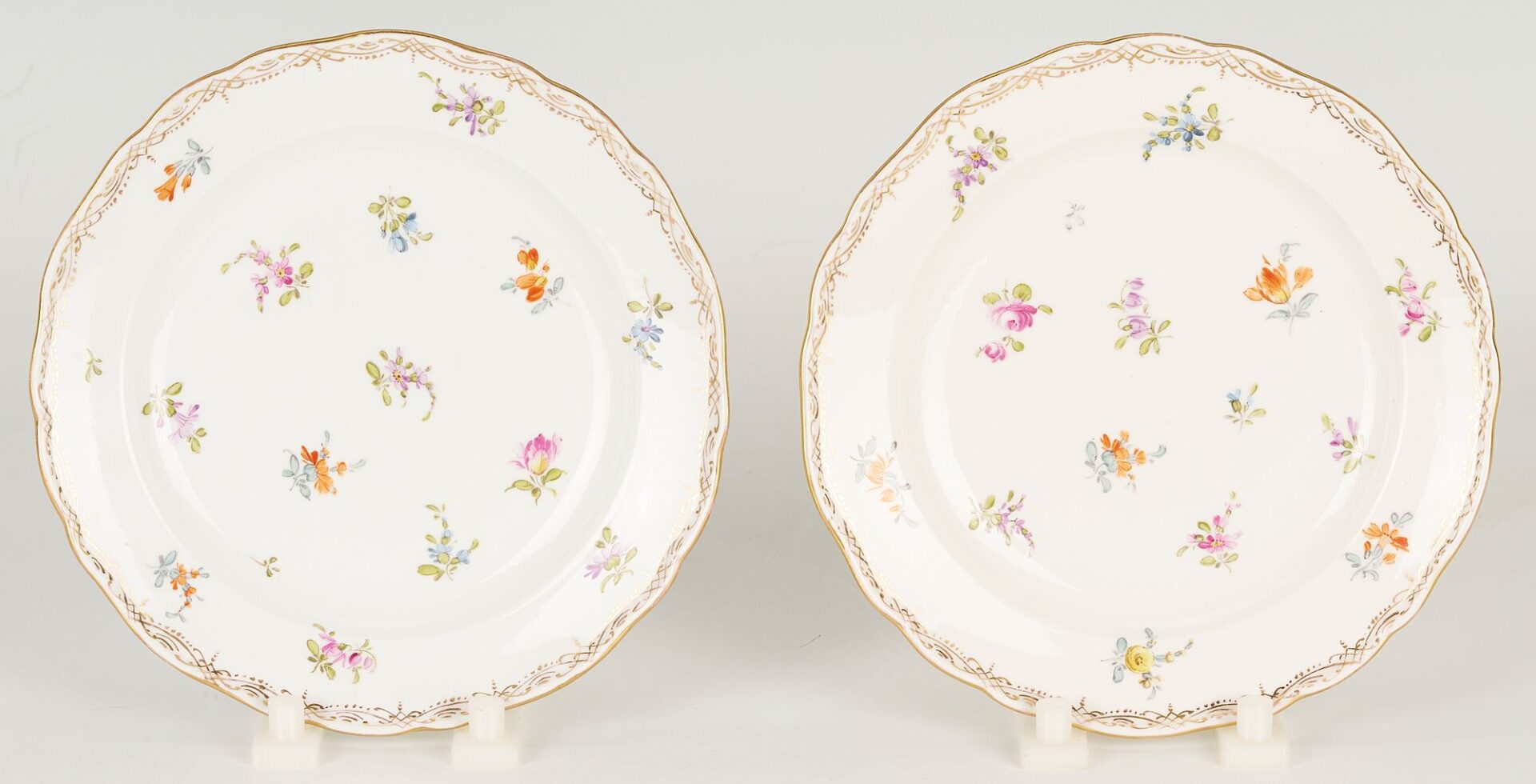 Lot 344: Meissen Scattered Flowers Pattern Porcelain Dinnerware