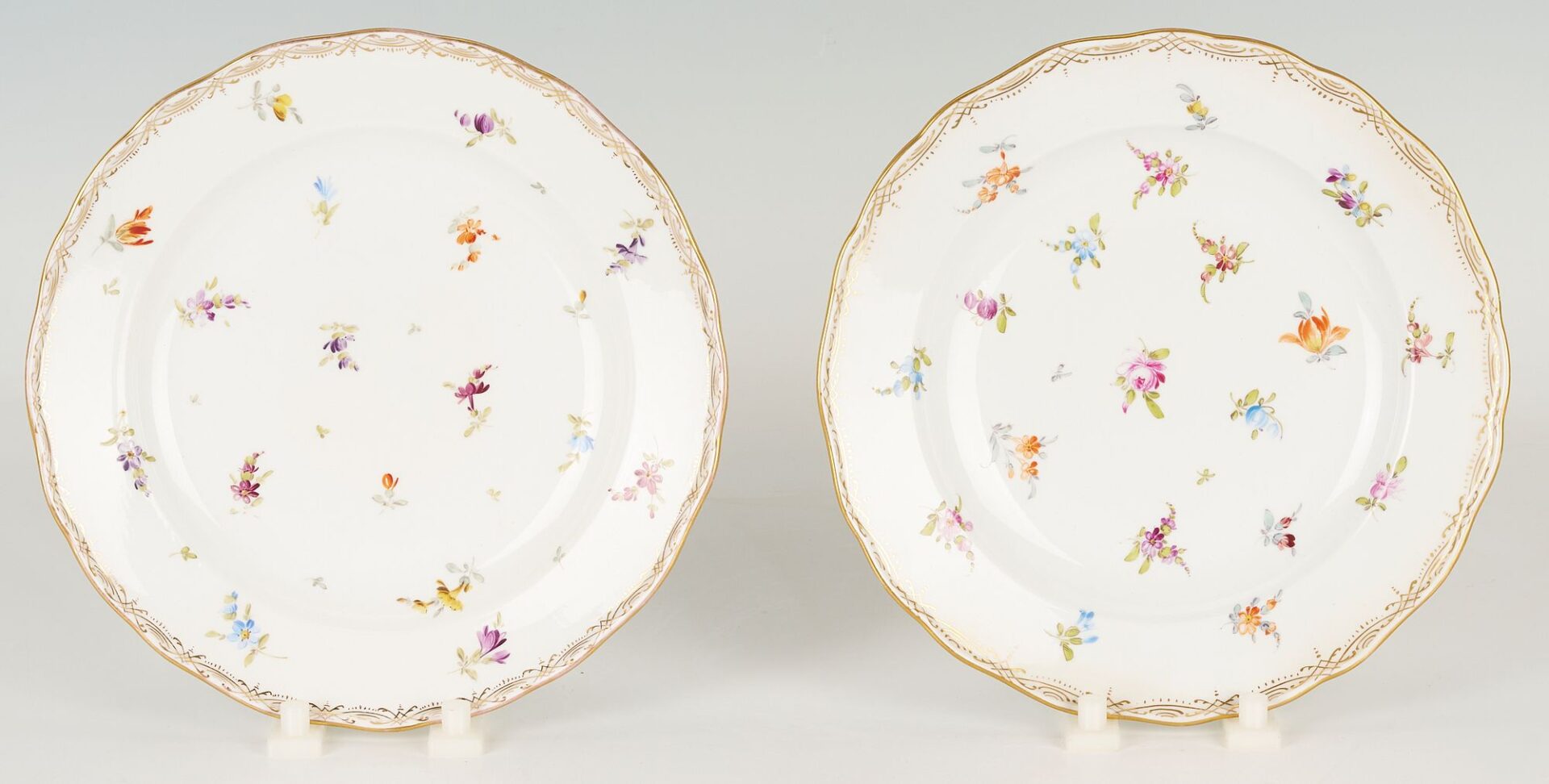 Lot 344: Meissen Scattered Flowers Pattern Porcelain Dinnerware