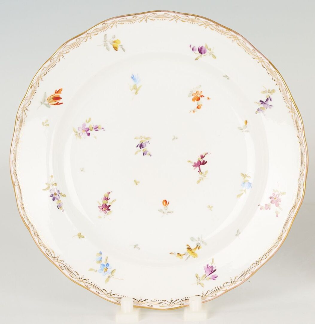 Lot 344: Meissen Scattered Flowers Pattern Porcelain Dinnerware