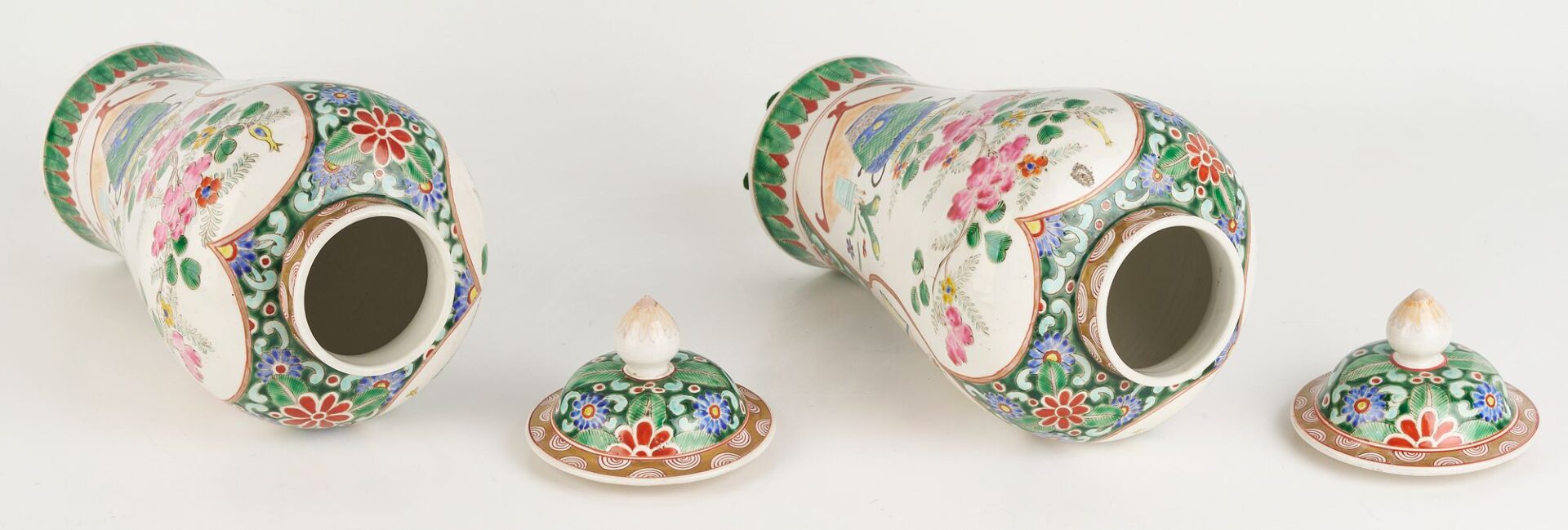 Lot 346: Pair Samson Chinese Style Covered Vases