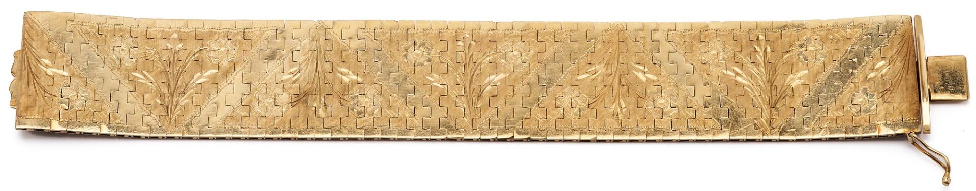 Lot 38: 18K Floral Bracelet