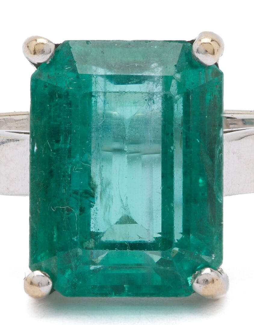 Lot 50: 5.61 Carat Natural Emerald Ring, GGA Appraisal Report