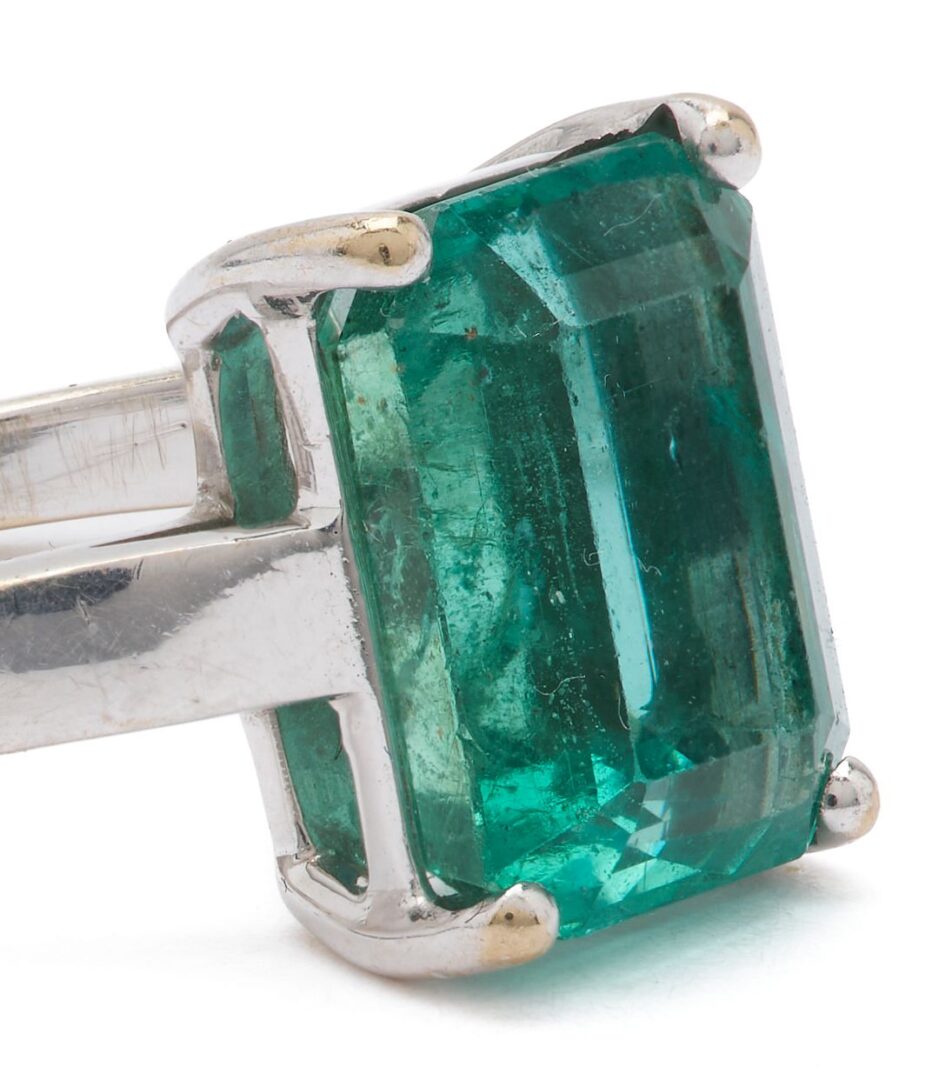 Lot 50: 5.61 Carat Natural Emerald Ring, GGA Appraisal Report