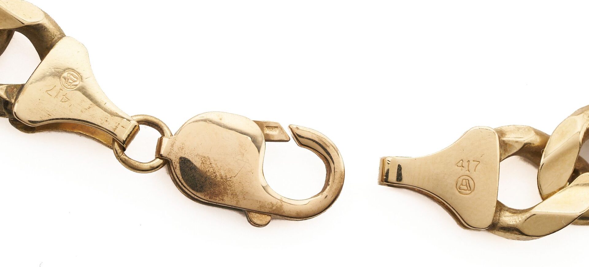 Lot 614: 10K Gold Figaro Style Chain Bracelet
