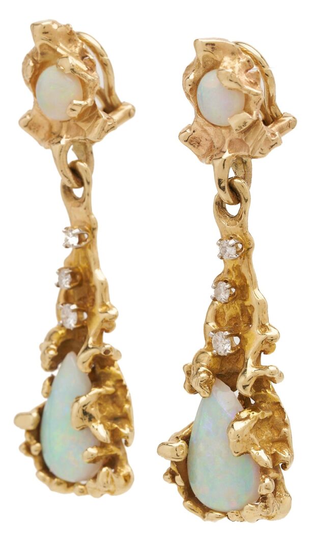 Lot 626: 14K Gold & Opal Earrings