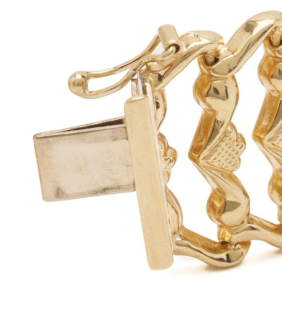Lot 636: 14K Gold Italian Hollow Link Bracelet