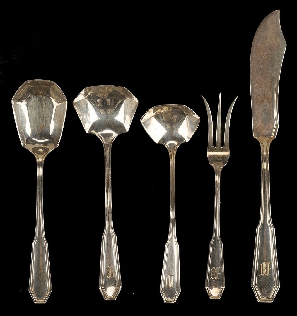 Lot 648: R. Wallace & Sons Sterling Flatware, Somerset 1913 Pattern