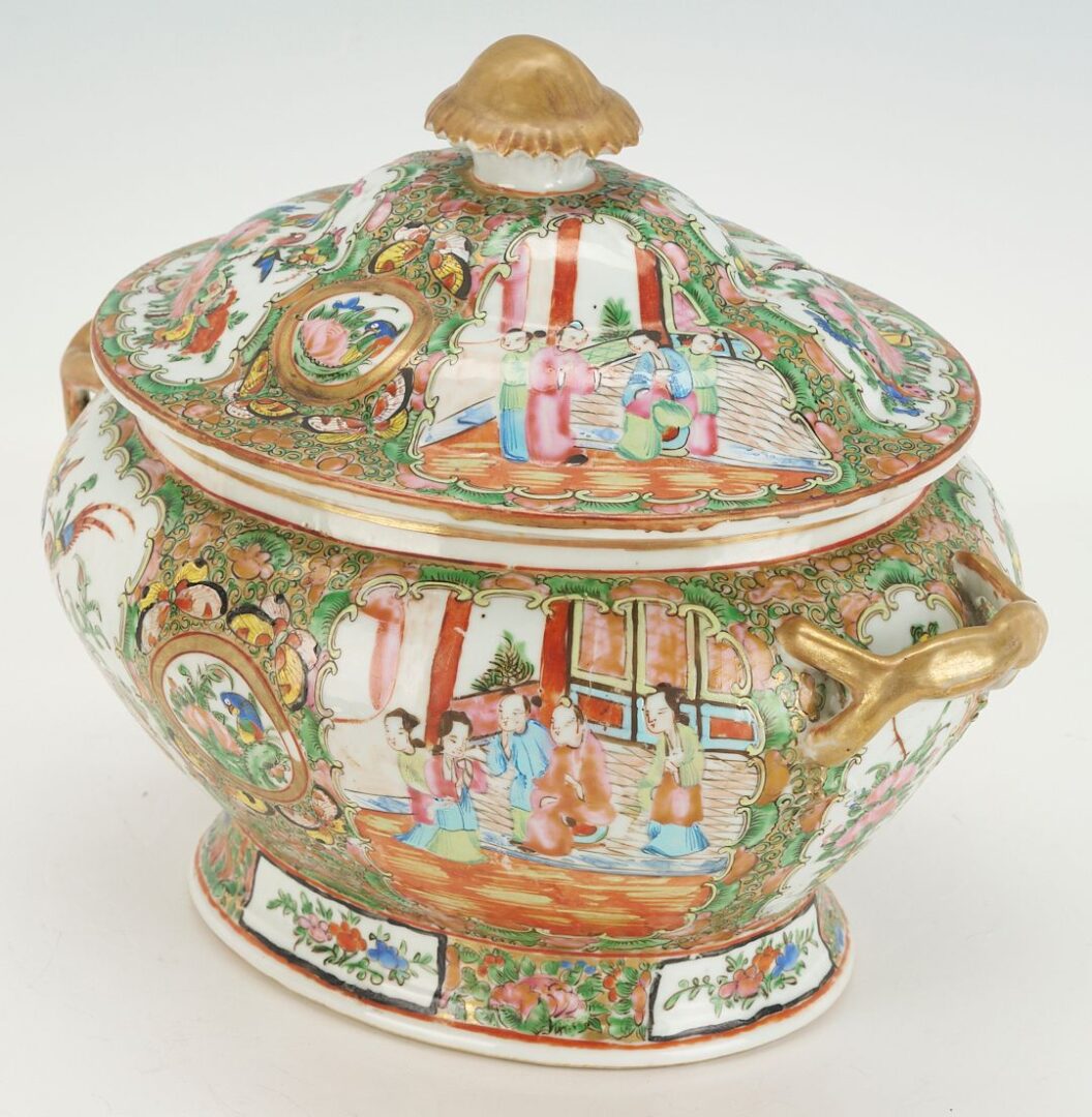 Lot 733: Large Chinese Rose Medallion Covered Tureen