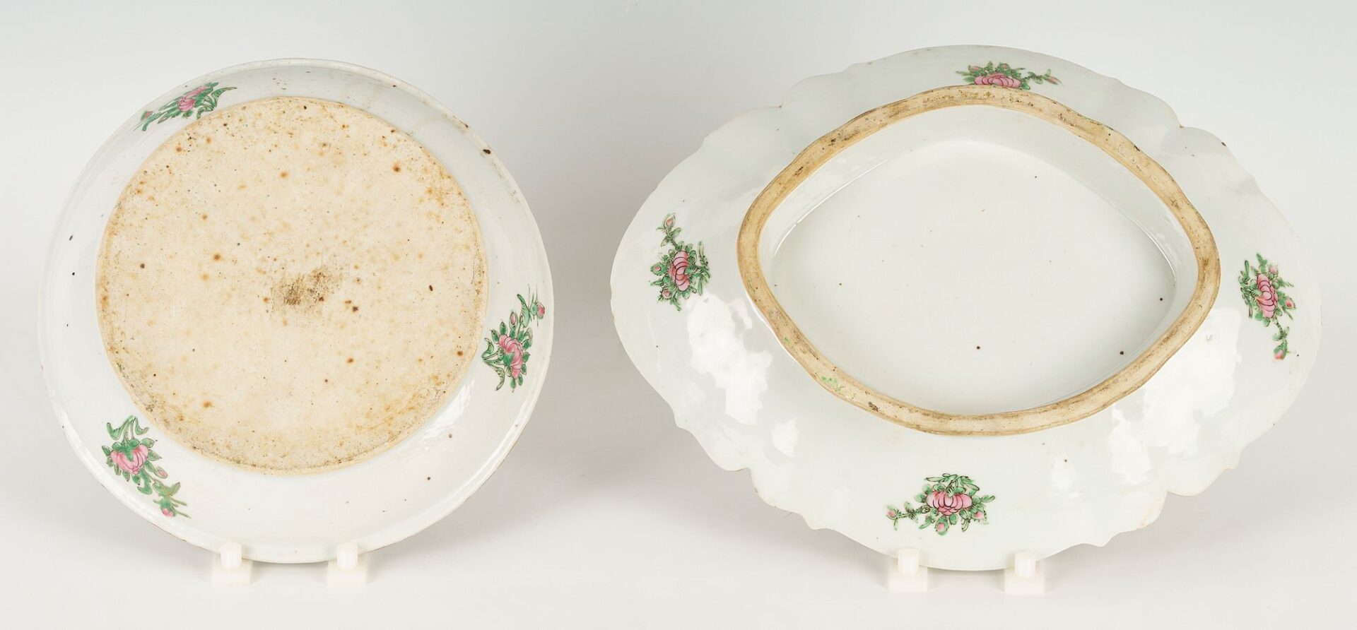 Lot 735: 3 pcs Famille Rose Porcelain: 2 Bowls, 1 Tazza