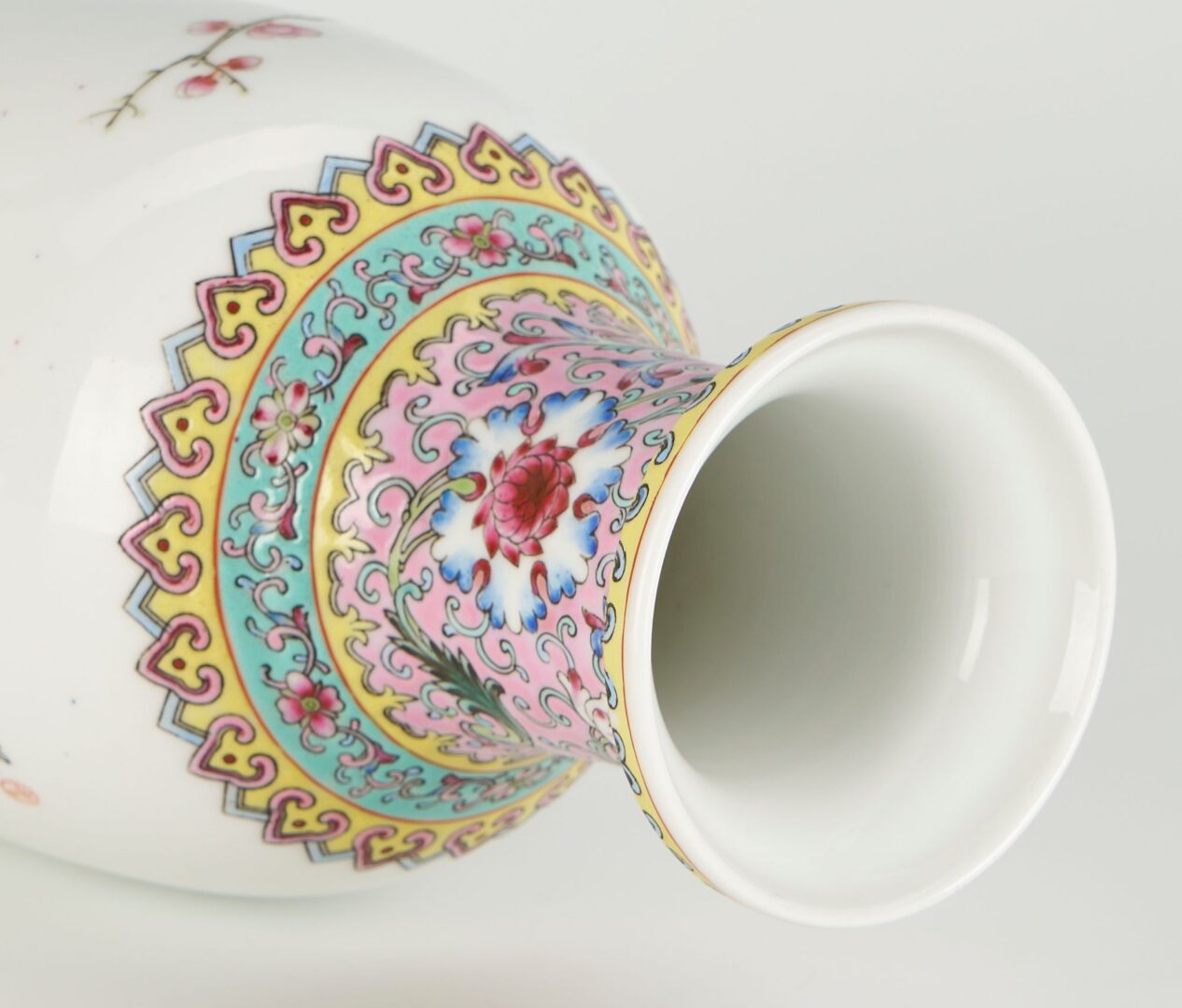 Lot 736: Six Chinese Porcelain & Cloisonne Items