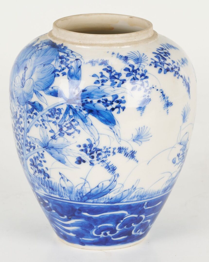 Lot 743: 9 Pieces Asian Porcelain  incl. Arita Jar