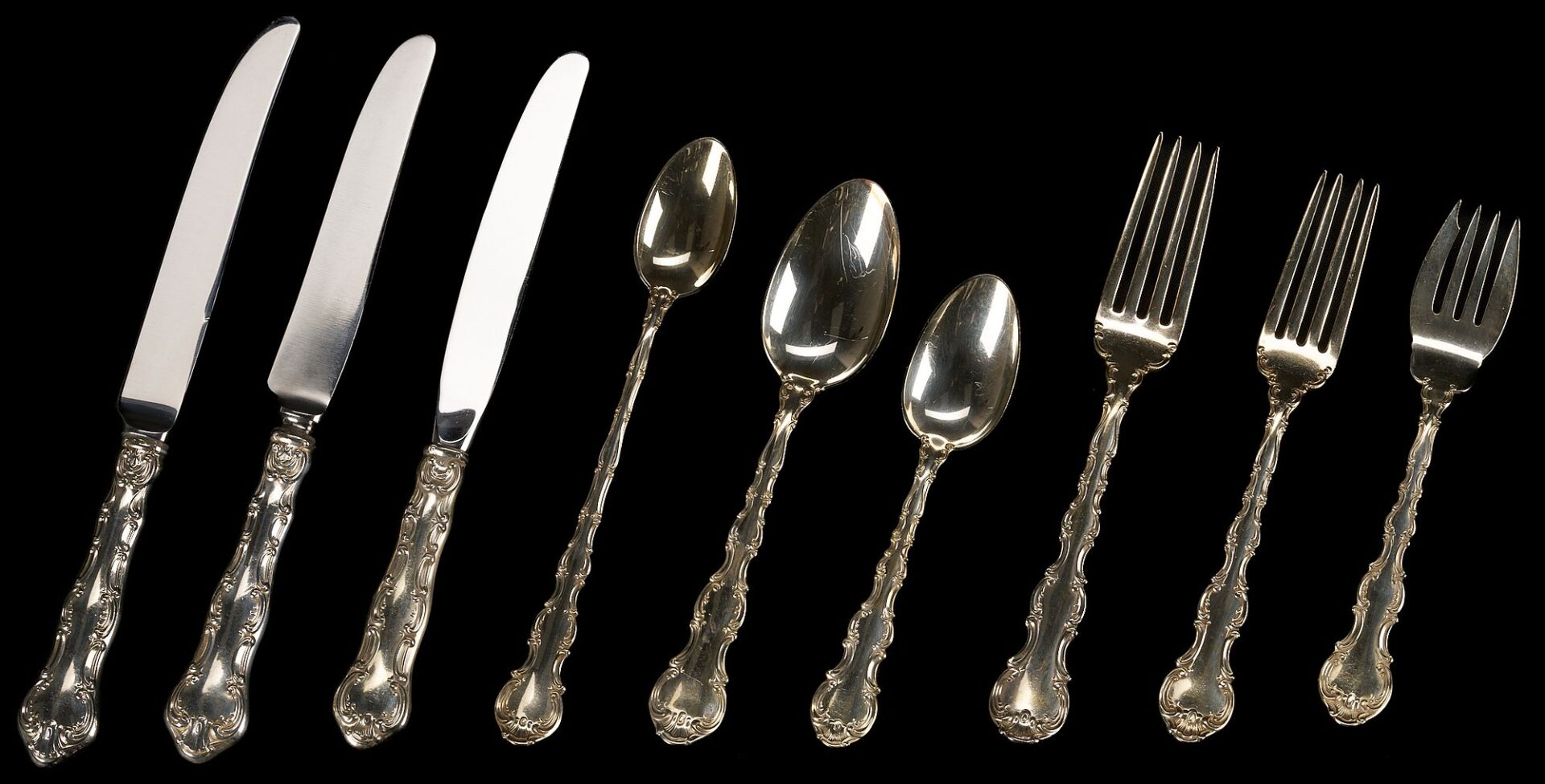 Lot 76: Gorham Strasbourg Sterling Silver Flatware, 169 Pcs.