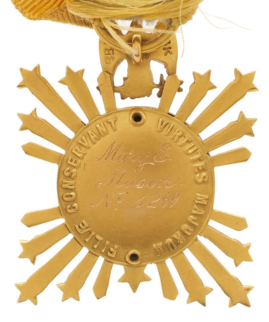 Lot 822: 14K Gold Colonial Dames Medal, Mary Eliza Mason