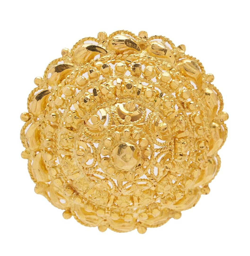 Lot 836: 18K Gold Disc Earrings
