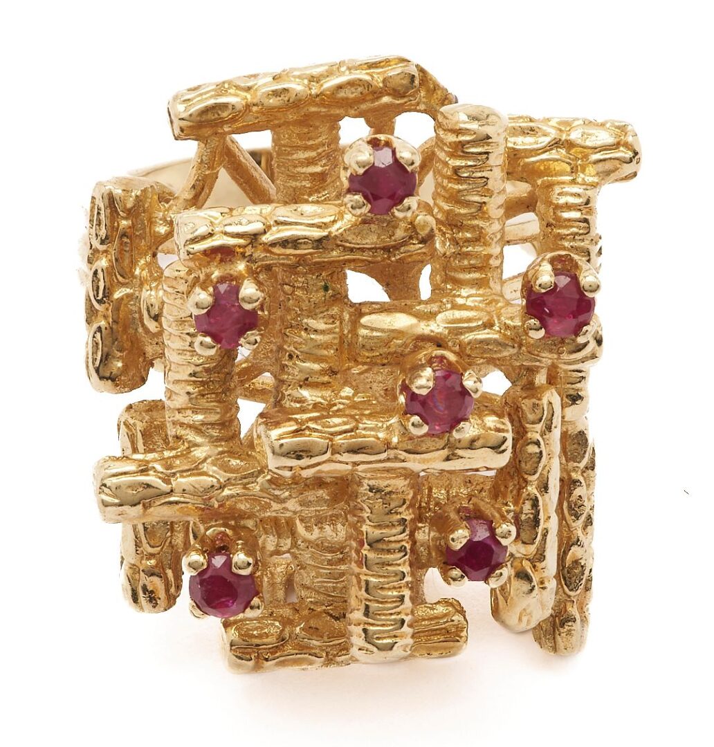 Lot 838: 18K Gold Ruby Ring