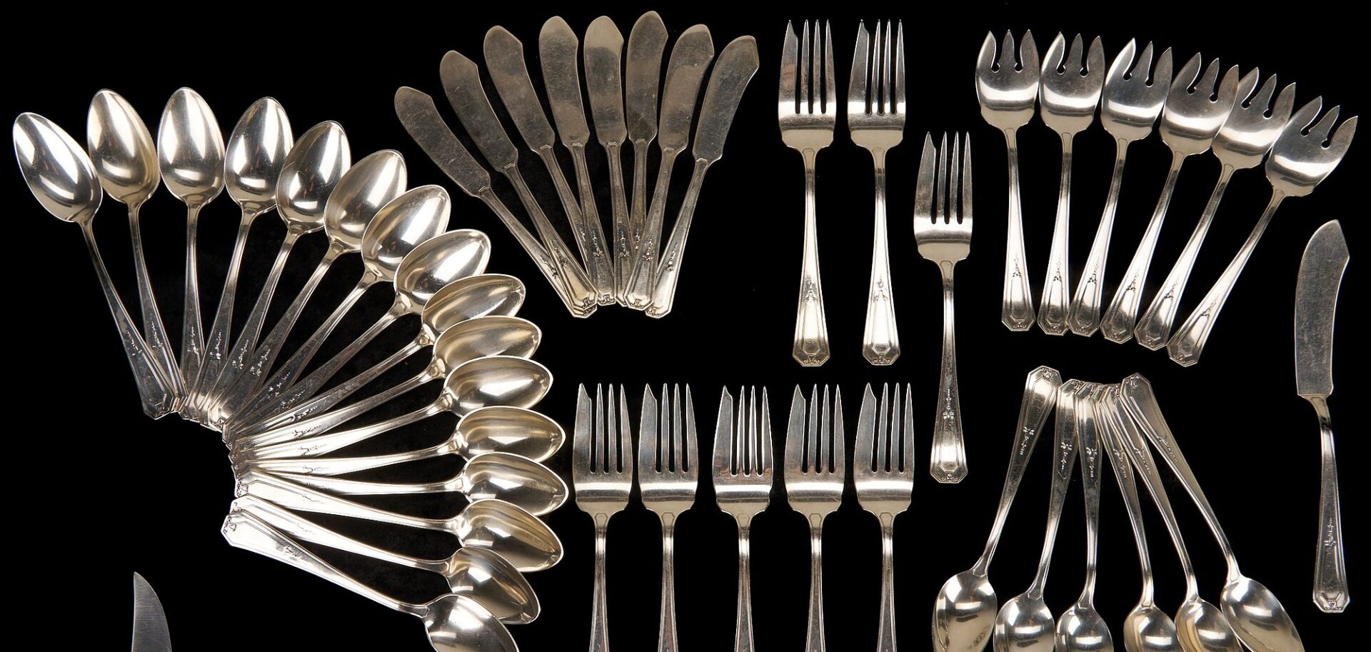 Lot 83: 86 pcs. Wallace Princess Mary Pattern Sterling Silver Flatware