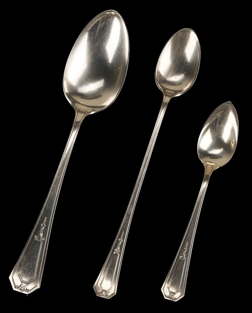 Lot 83: 86 pcs. Wallace Princess Mary Pattern Sterling Silver Flatware