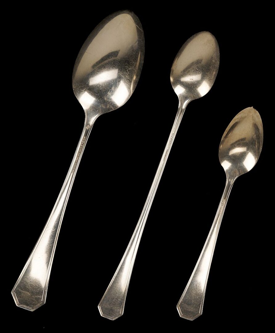 Lot 83: 86 pcs. Wallace Princess Mary Pattern Sterling Silver Flatware